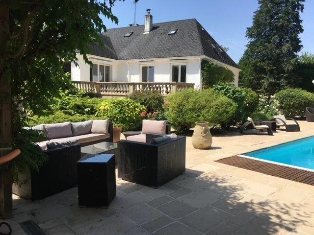 Maison 8 pièces 288 m²
