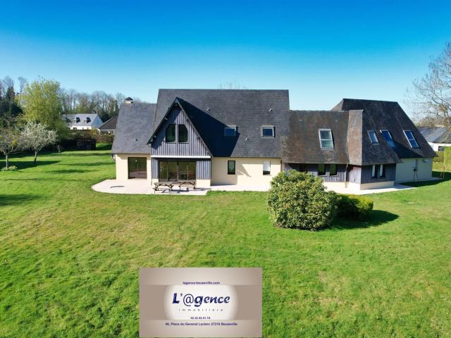 Maison 8 pièces, 280 m2 sur un jardin de 6200 m2. 280m² Beuzeville