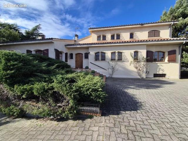 Maison 8 pièces 280 m²