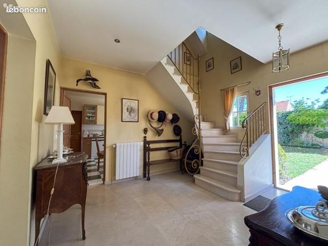 Maison 8 pièces 280 m²