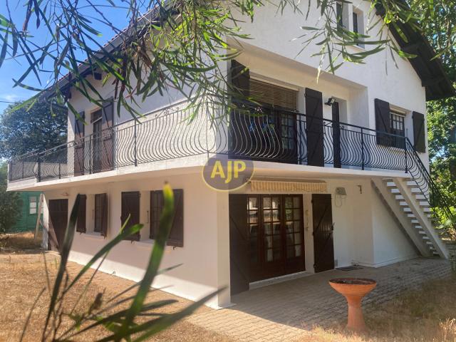 Maison 8 pièces 280 m²