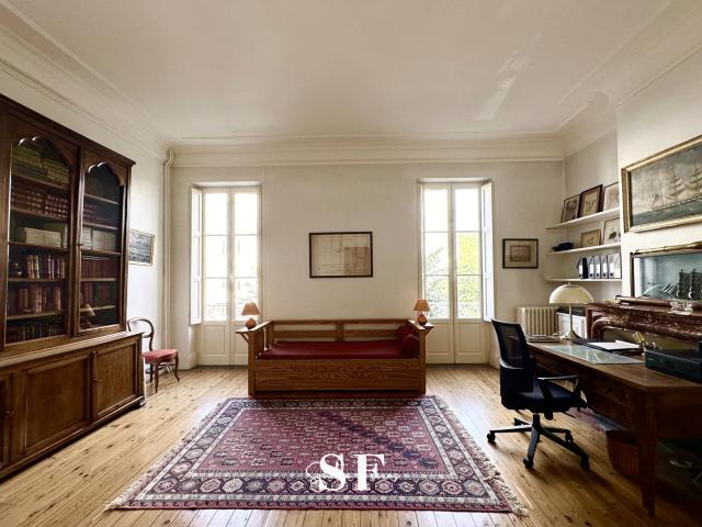 Maison 8 pièces 280 m²