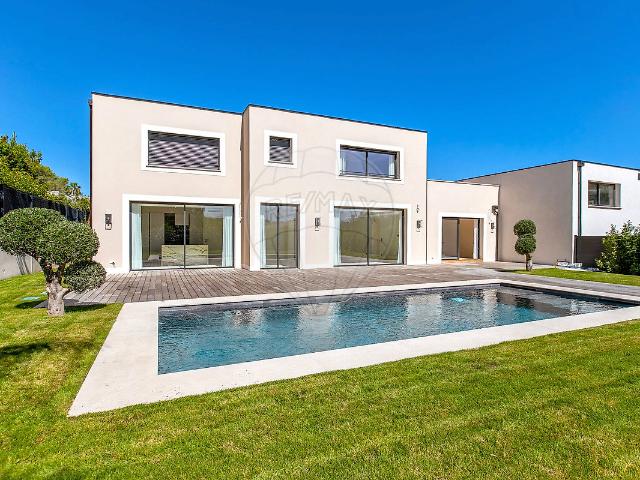 Maison 8 pièces 280 m²