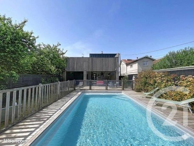 Maison 8 pièces 280 m²