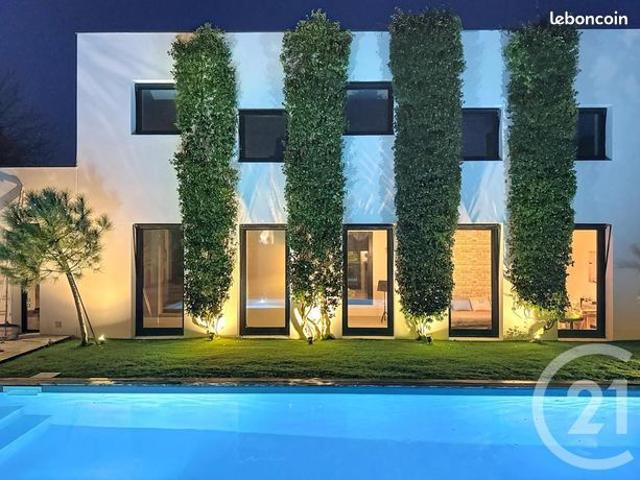Maison 8 pièces 280 m²