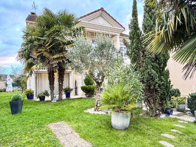 Maison 8 pièces 280 m²