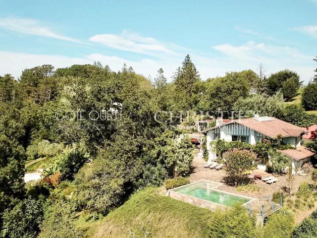 Maison 8 pièces 280 m²