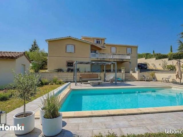 Maison 8 pièces 280 m²