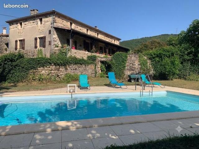 Maison 8 pièces 280 m²