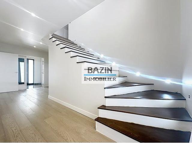 Maison 8 pièces 280 m²