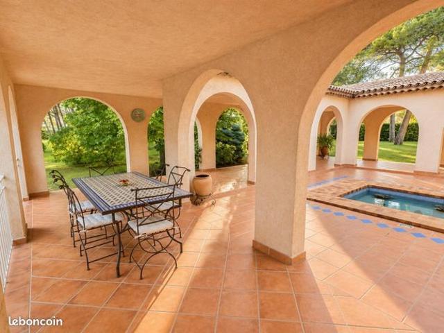 Maison 8 pièces 280 m²