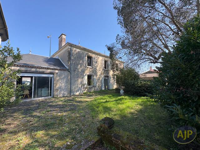 Maison 8 pièces 282 m²