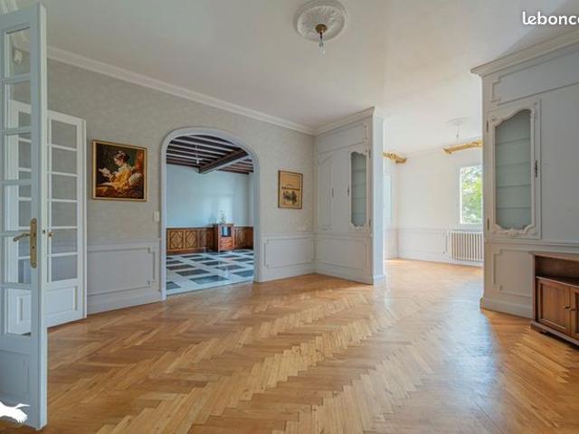 Maison 8 pièces 282 m²