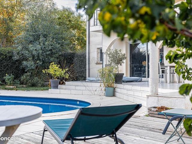 Maison 8 pièces 282 m²