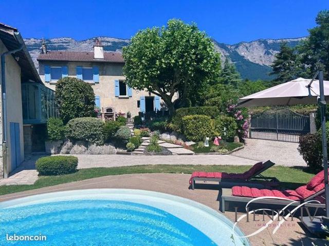 Maison 8 pièces 282 m²