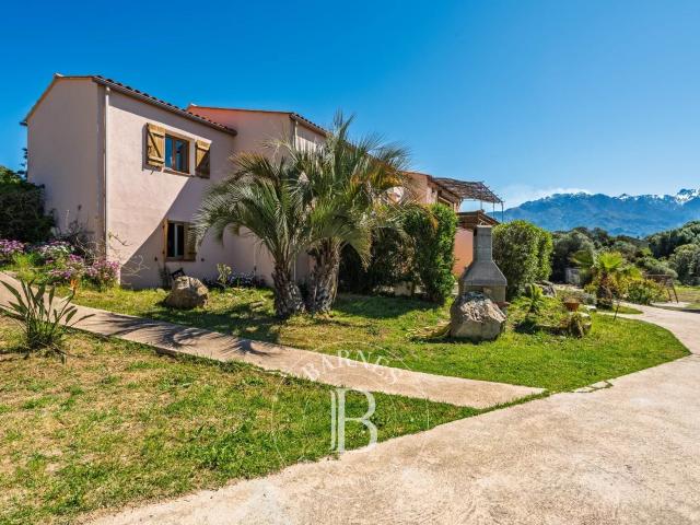 Maison 8 pièces 282 m²