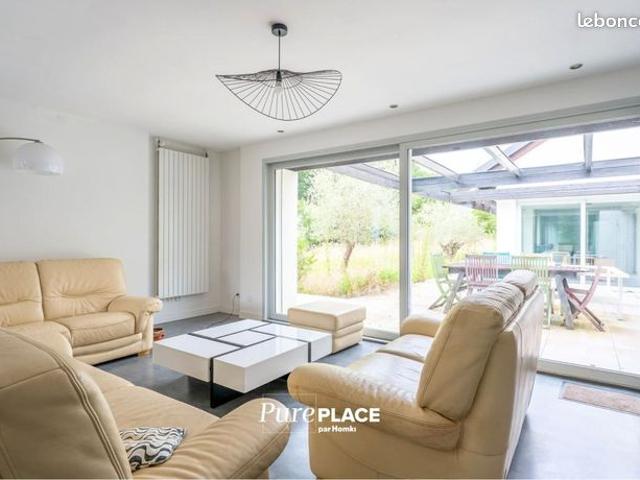 Maison 8 pièces 282 m²