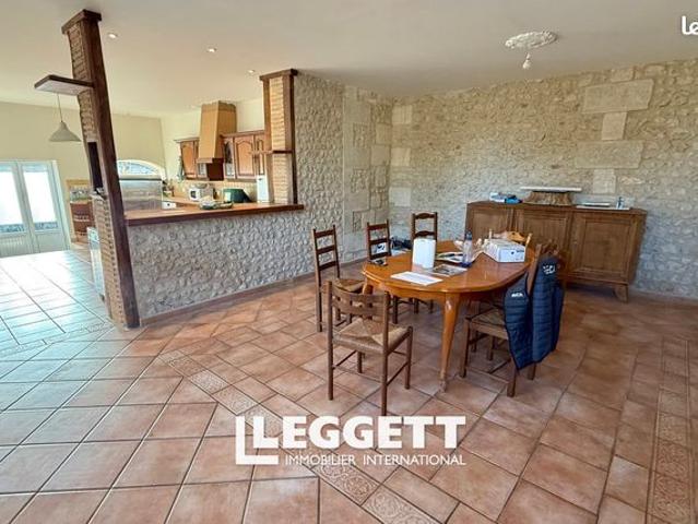 Maison 8 pièces 282 m²