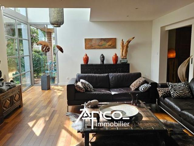 Maison 8 pièces 282 m²