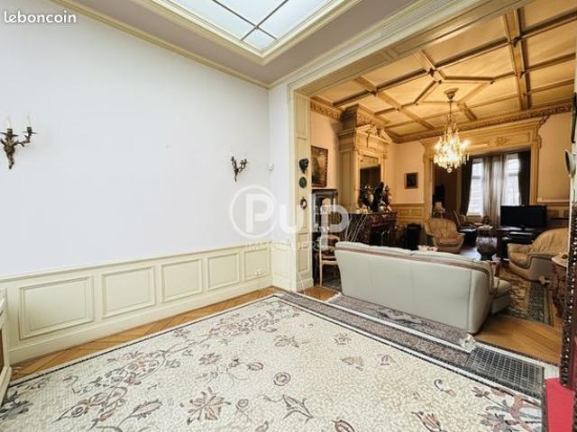 Maison 8 pièces 294 m²