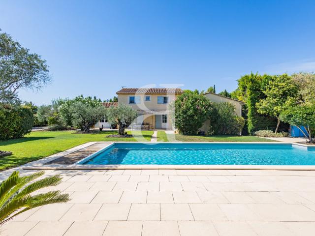 Maison 8 pièces 295 m²