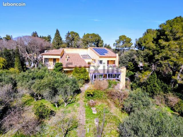 Maison 8 pièces 295 m²