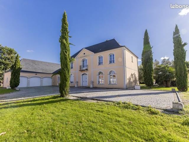 Maison 8 pièces 295 m²