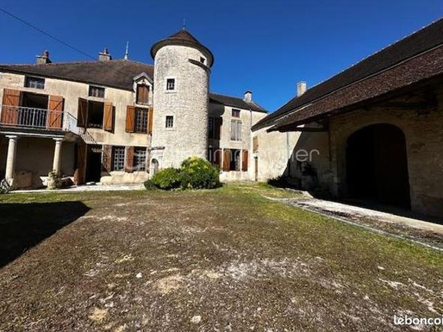 Maison 8 pièces 295 m²
