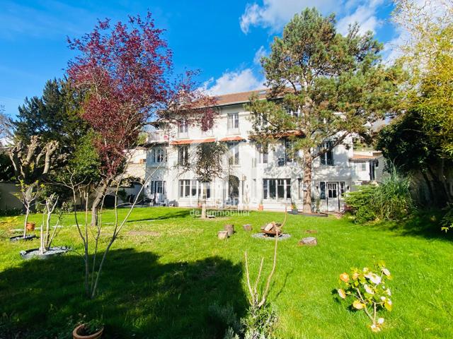 Maison 8 pièces 295 m²