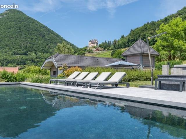 Maison 8 pièces 295 m²