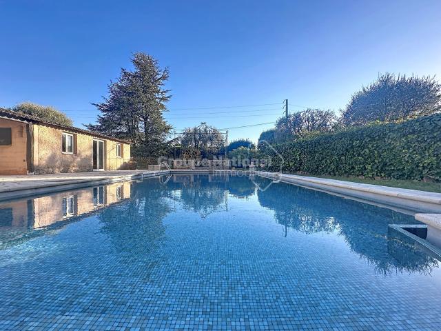 Maison 8 pièces 295 m²