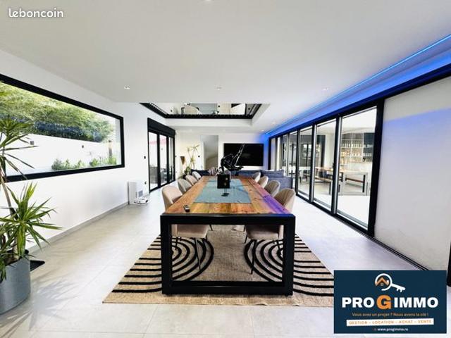 Maison 8 pièces 296 m²