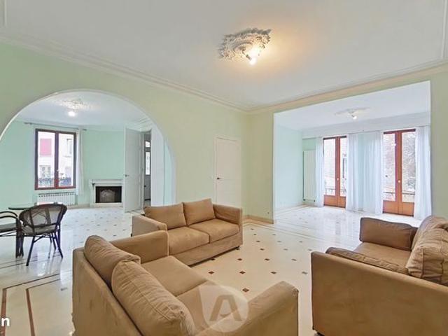 Maison 8 pièces 296 m²
