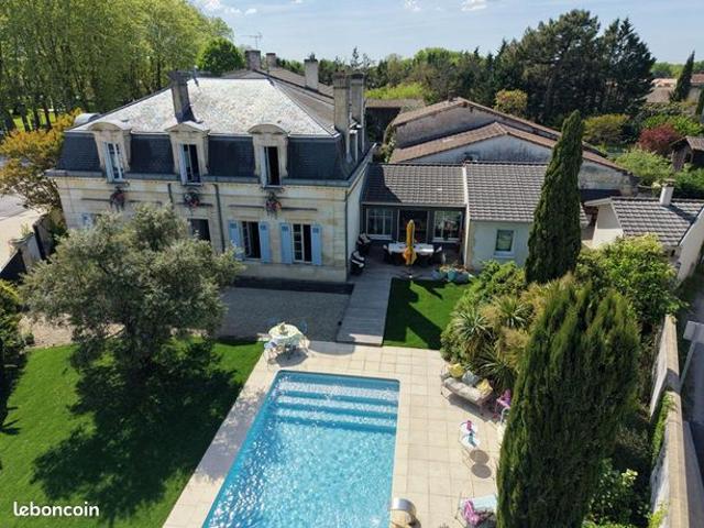 Maison 8 pièces 296 m²