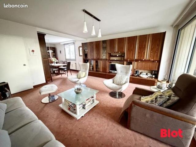 Maison 8 pièces 296 m²