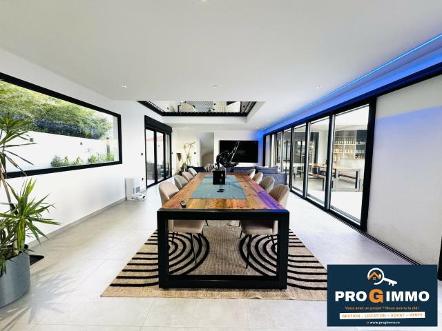 Maison 8 pièces 296 m²