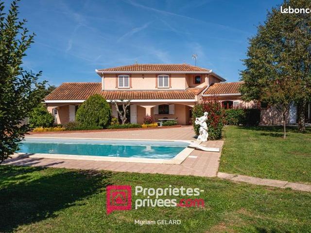 Maison 8 pièces 296 m²