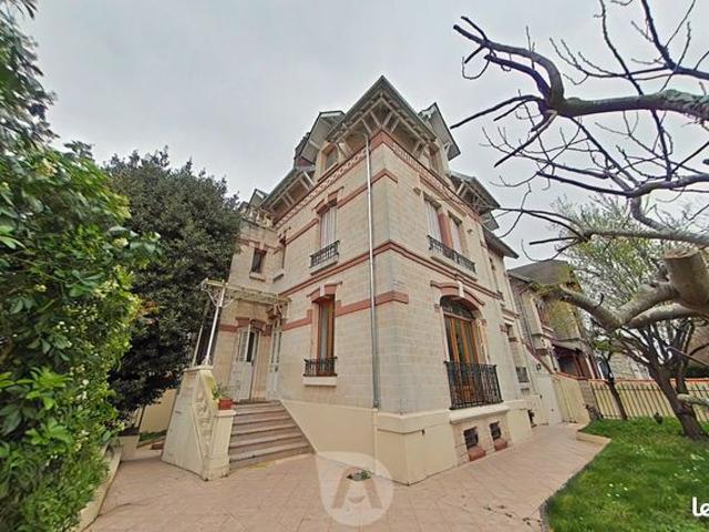 Maison 8 pièces 296 m²