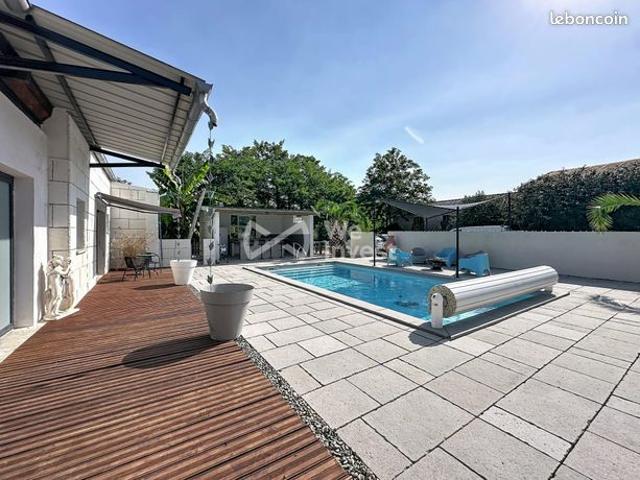 Maison 8 pièces 297 m²
