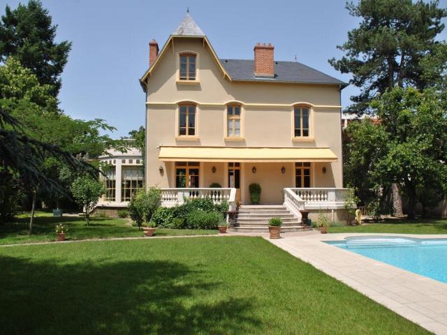Maison 8 pièces 299 m²