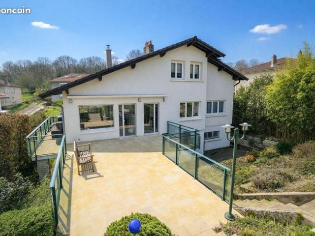 Maison 8 pièces 299 m²