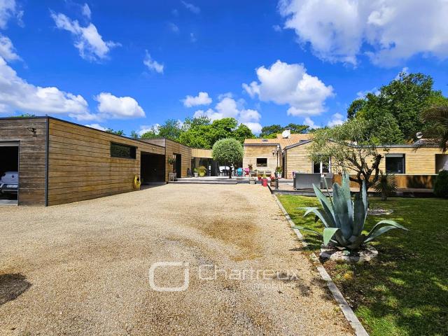 Maison 8 pièces 290 m²