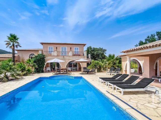 Maison 8 pièces 315 m²