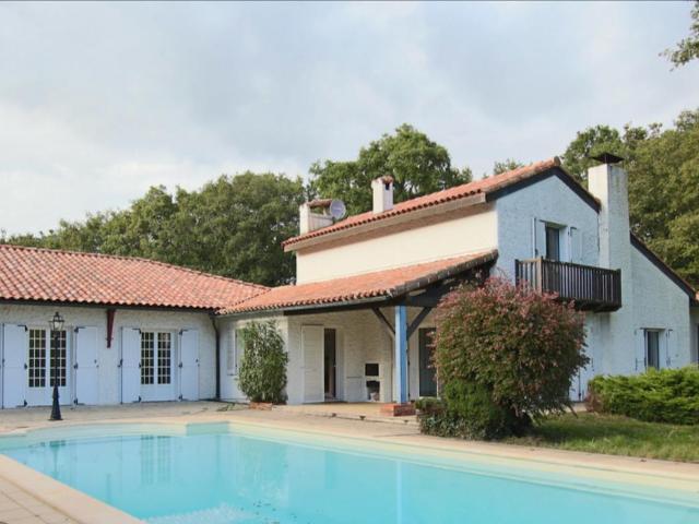 Maison 8 pièces 290 m²