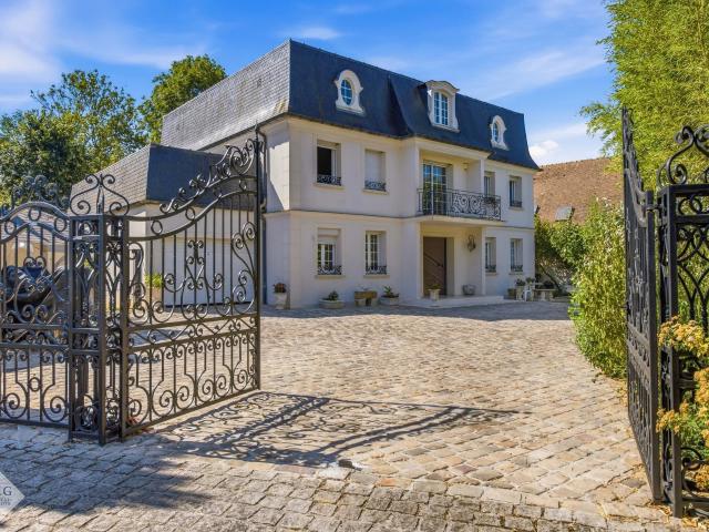 Maison 8 pièces 290 m²