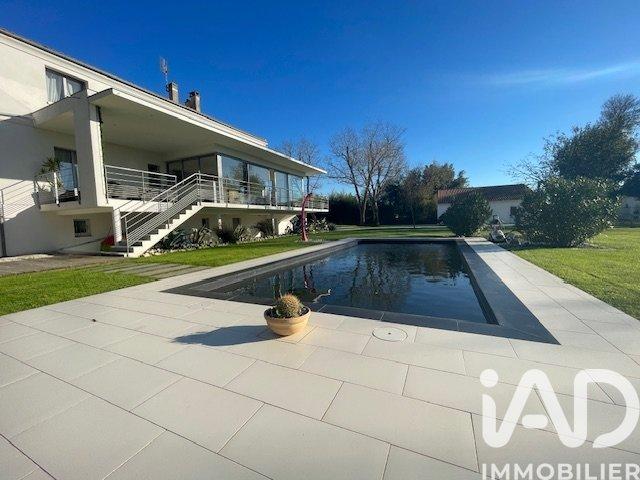 Maison 8 pièces 290 m²