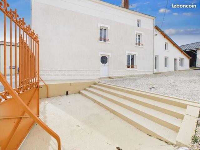 Maison 8 pièces 312 m²