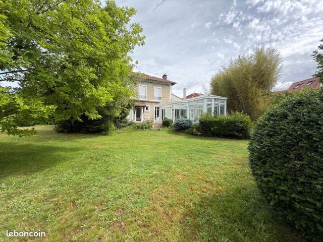 Maison 8 pièces 293 m²