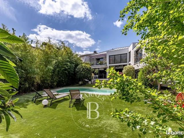 Maison 8 pièces 293 m²