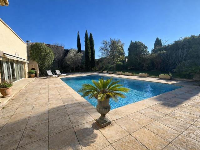 Maison 8 pièces 293 m²